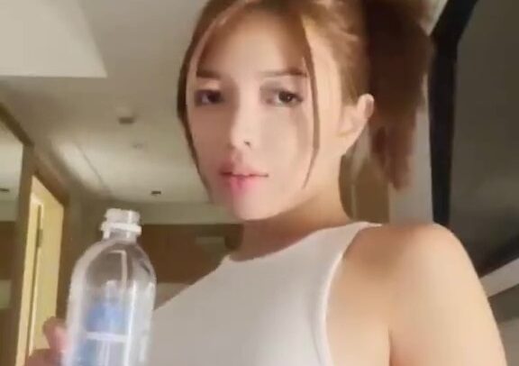 Sexy asian girl wants you