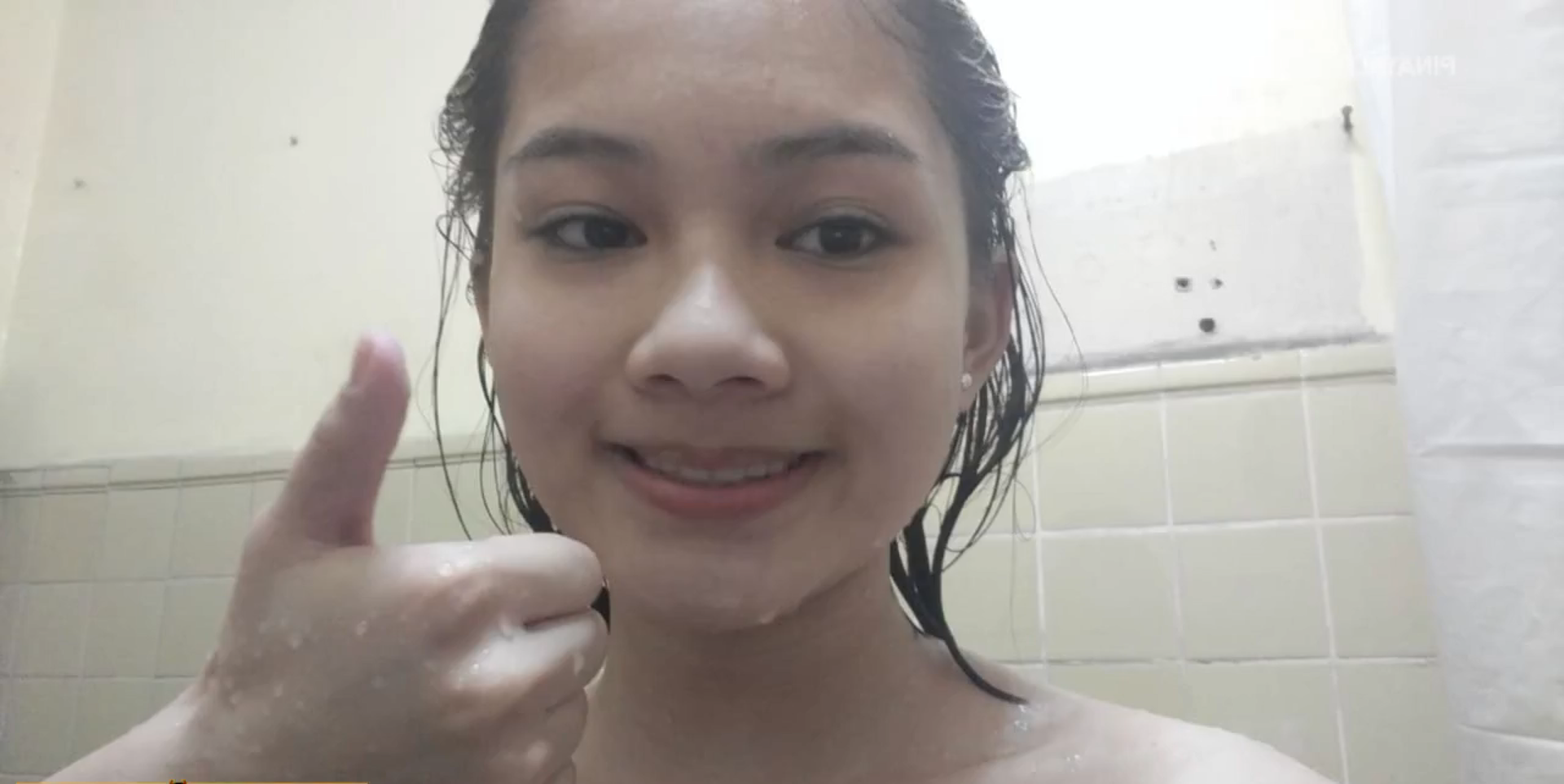 Binuklat Ni Katkat ang Butas na Masarap