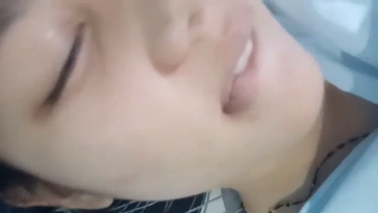 Kagat Labi Habang Nilalaro ang Kiffy