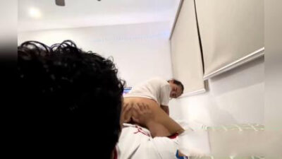 Titfuck Kahit Maliit Ang Suso Pinilit Niyang Ilagay Sa Pagitan Nang Todo Hanggang Maputok Ako Sa Dibdib Niya At Pinahid Ang Tamod Sa Utong